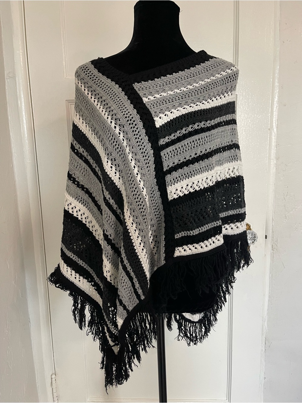 VTG Y2K Fiorlini international Striped Crochet Fringe Poncho Black, Gray, white